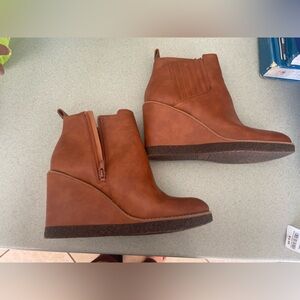 Lovely used Zodiac Tan Ankle Boots